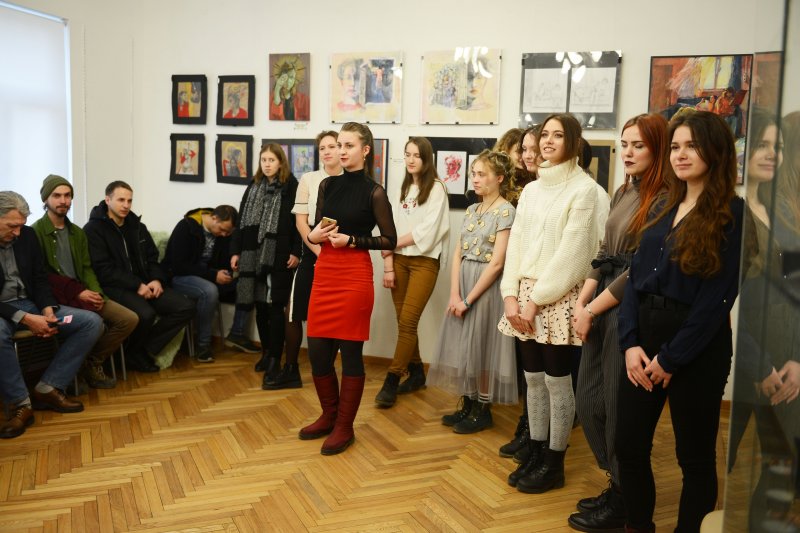 «Рисую. Маме нравится». Девичья выставка открылась во Владивостоке