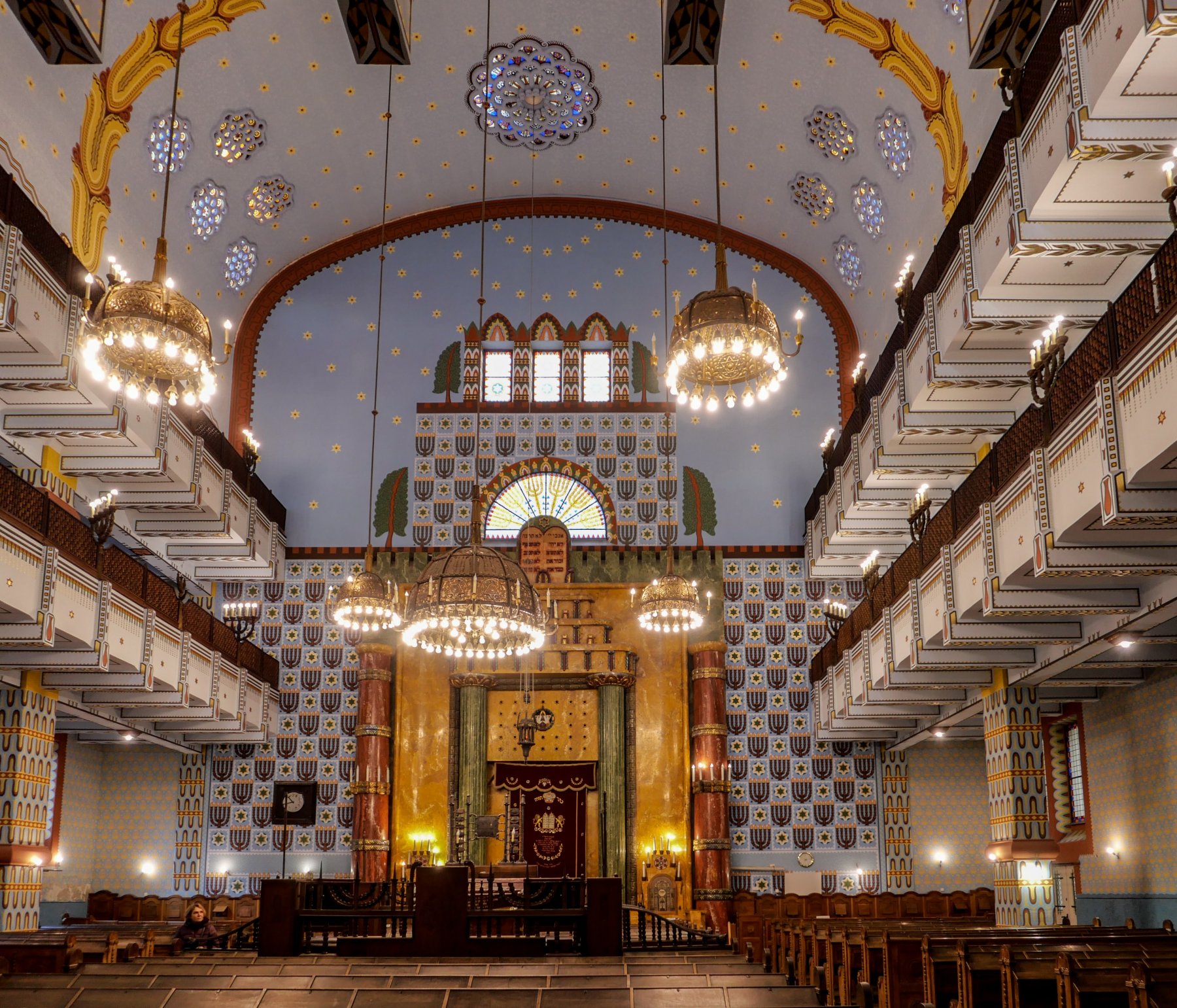 Выставка  фотографий «Архитектура синагог: Россия и Венгрия» 20-30 сентября
